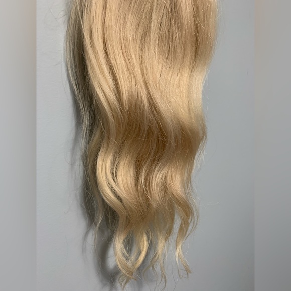 Blonde human hair u-part wig - 24” - Picture 3 of 5